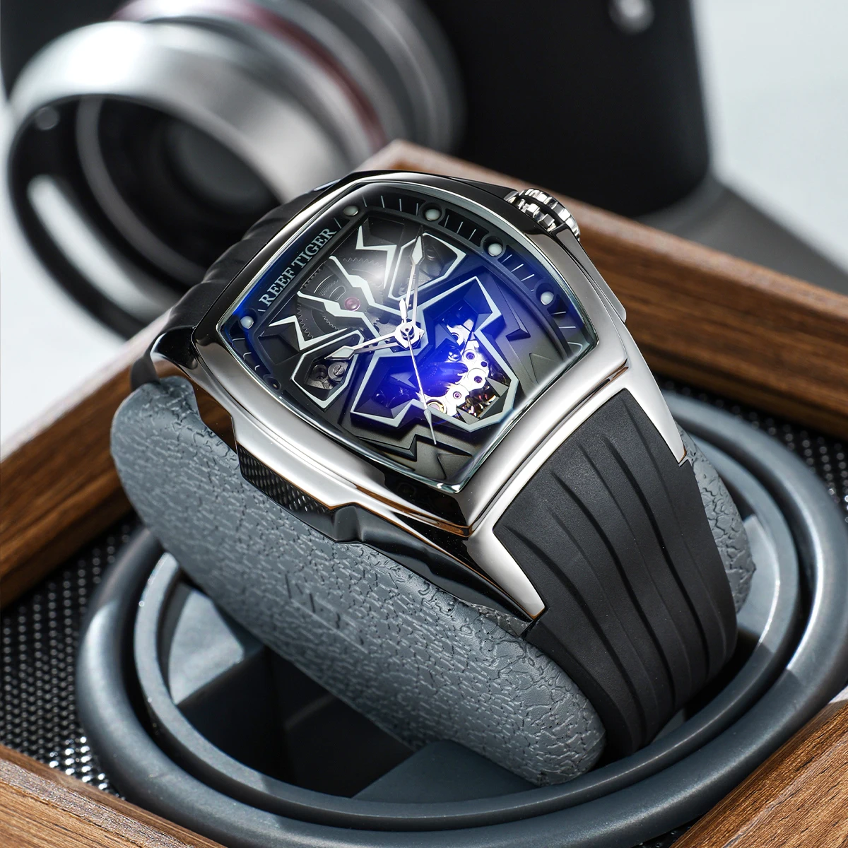 REEF TIGER Designer Black Panther Dial Automatic Watch for