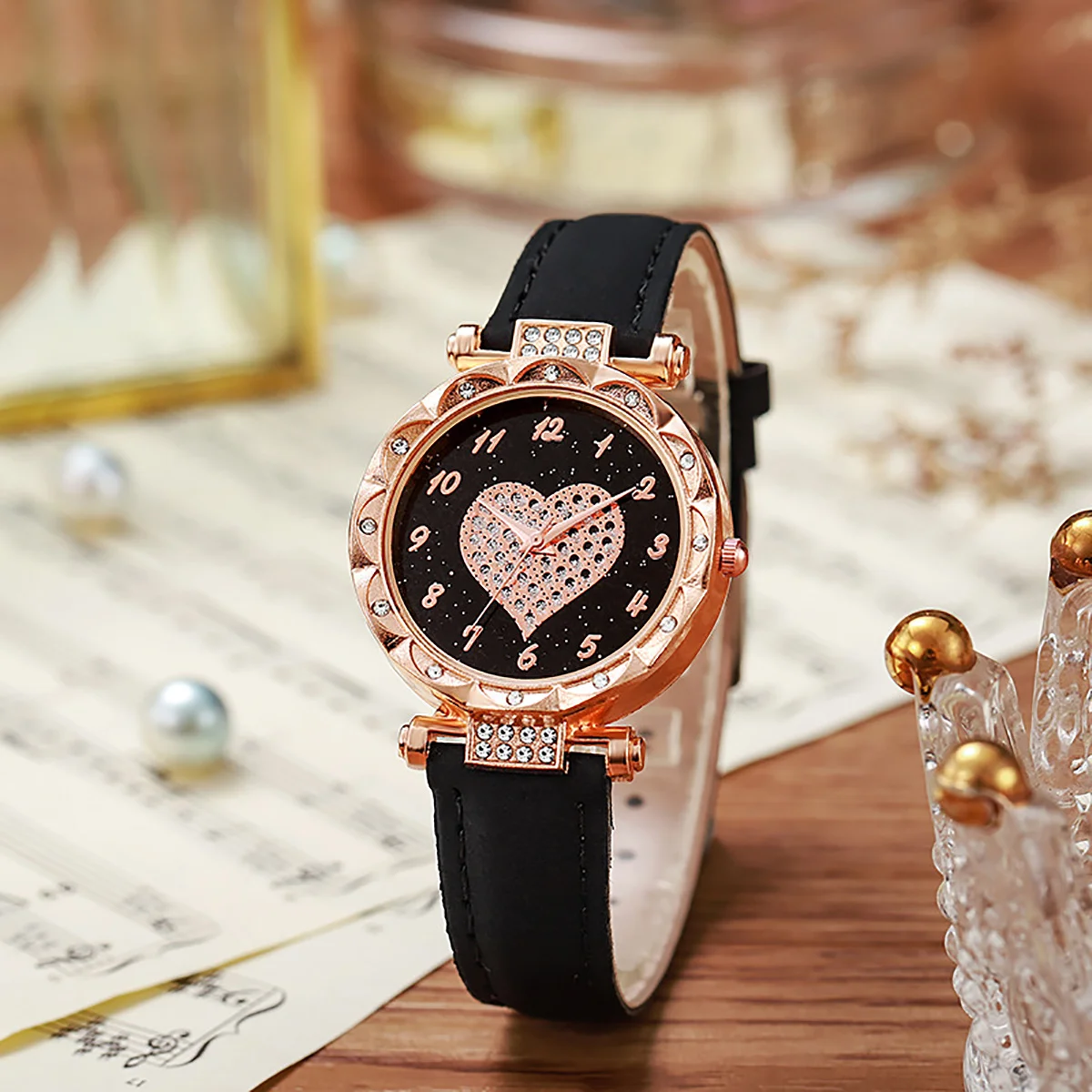 1pc-Heart Shaped Circular Case Quartz Watch: Casual and Fashionable Ideal Choice for Students