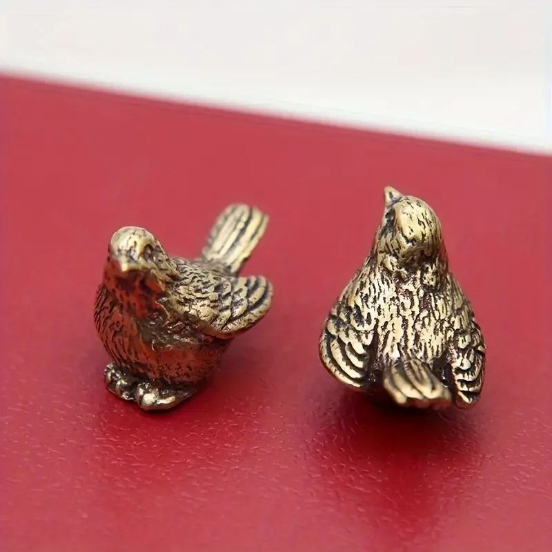Elegantes Messing-Spatzentee-Haustier – ingewöhnlich detaillierte Vogelfigur aus massivem Messing, vielseitiges Innendekor für den Innen- und Außenbereich, blaugrünes Dekor