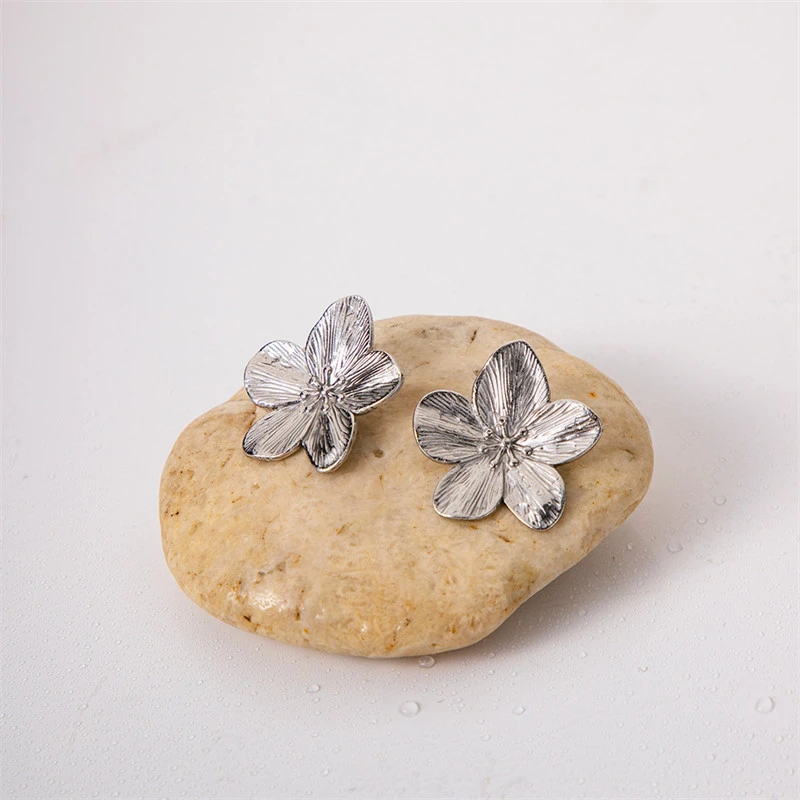 Exaggerated Flower Dangle Earrings for Women Gold Color Metal Punk Fashion Silver Color Petals Bohemian Ear Jewelry 2025