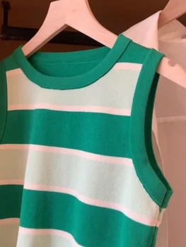 بلوزة نسائية صيفية موديل 2025 بدون أكمام على الموضة الخارجية على الطراز الكوري متعددة الاستخدامات مخططة ضيقة قطع علوية نسائية قصيرة 6