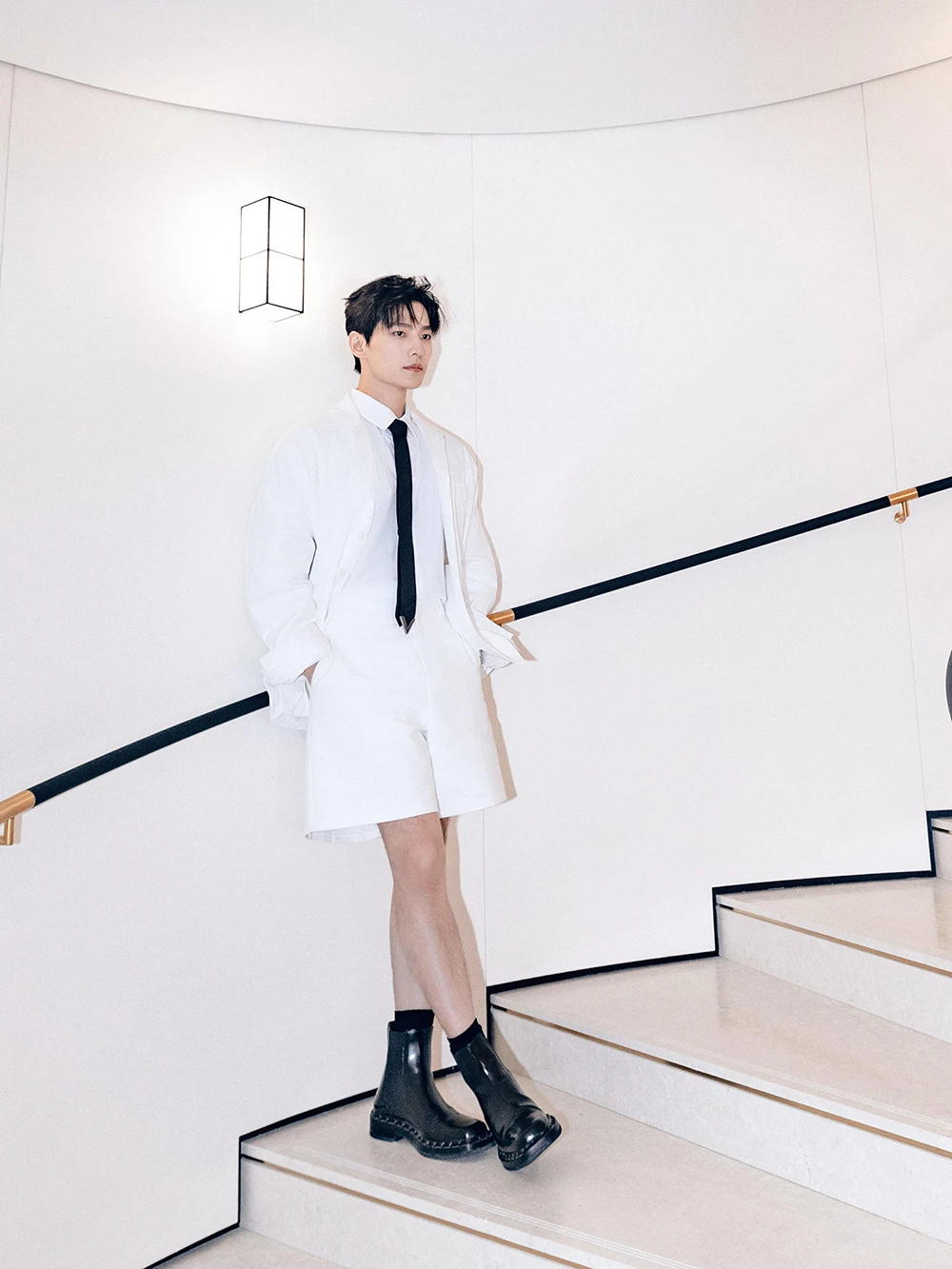 White Casual Shorts Men's Loose Comfortable Straight Handsome 2024 Summer All-Matching Pants Simple Solid Color Wide-Leg Pants