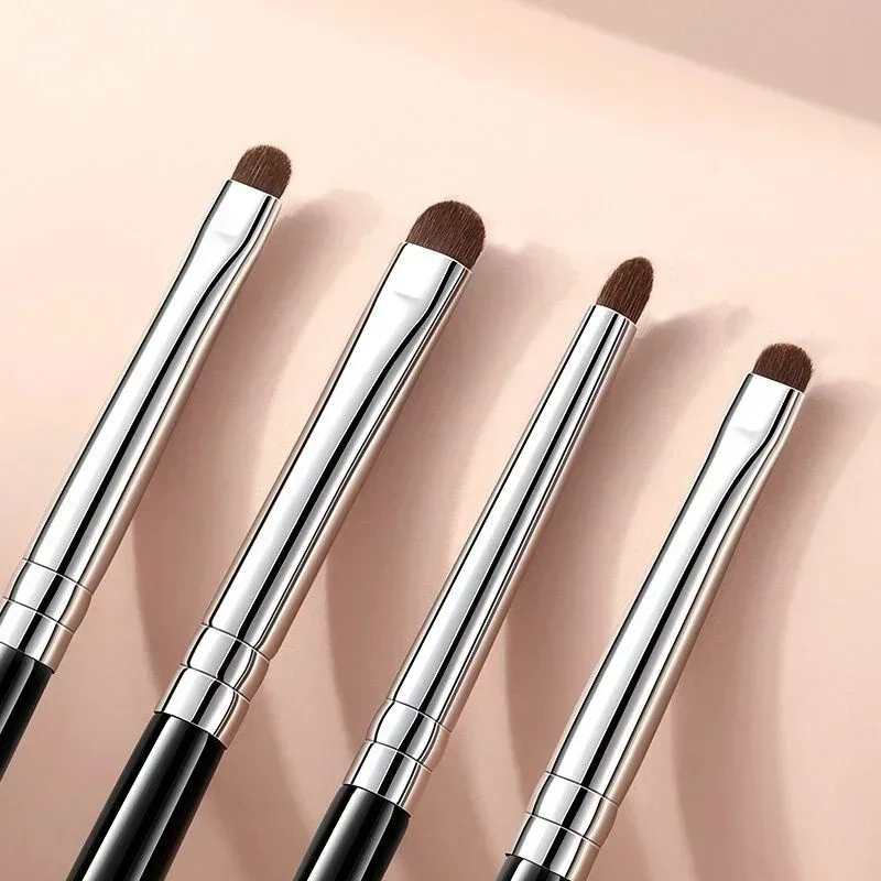 Precision Eyeshadow Brush for Flawless Makeup