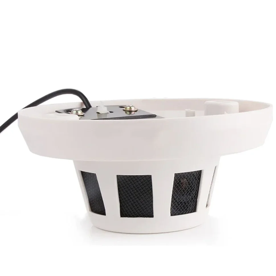 الكاميرا مع حامل تثبيت للسقف