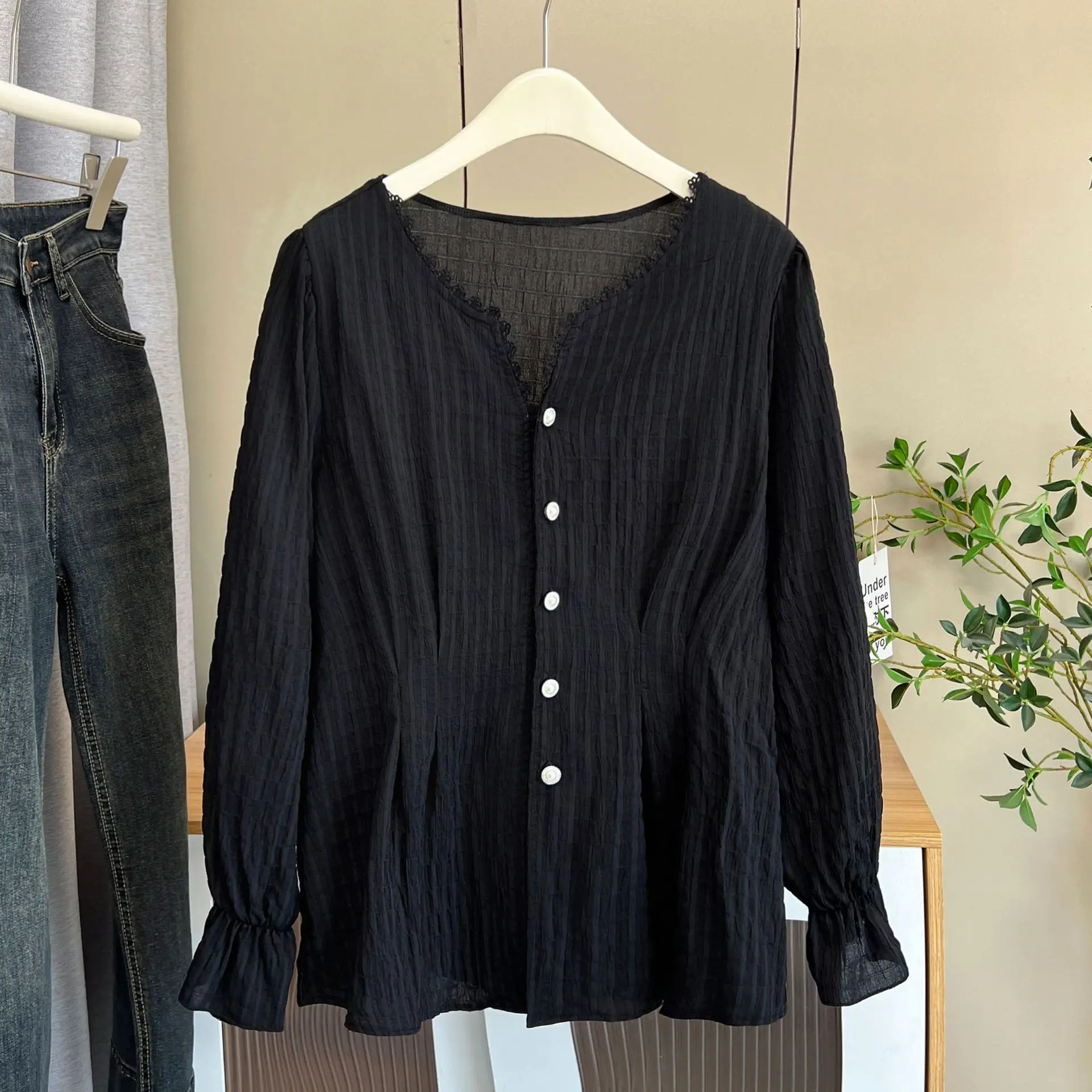 Fashion Plus Size Women's Blouses Autumn Korean Style V-Neck Lace Long Sleeve Shirt 692