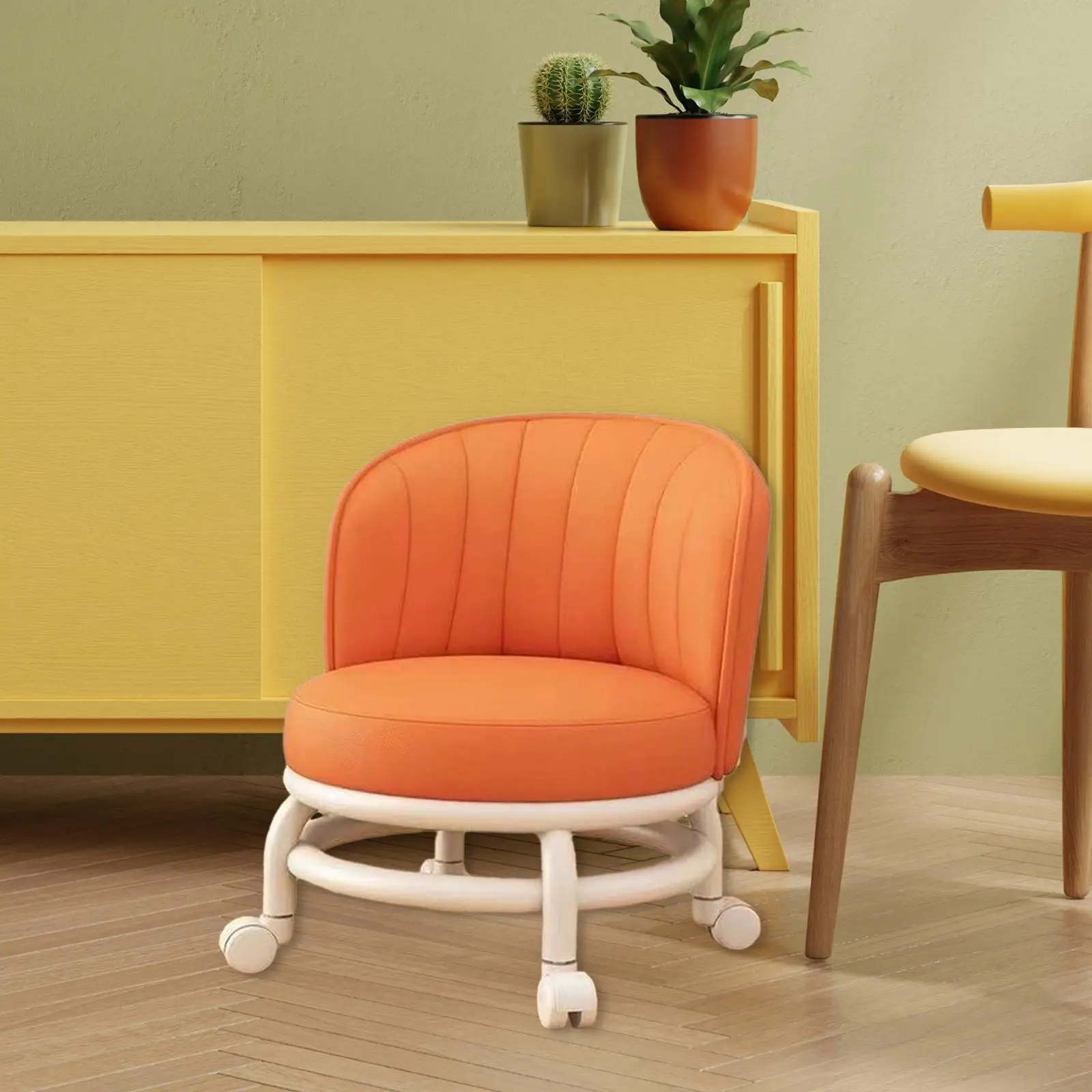 Рисунок 4 - Низкий вращающийся стул