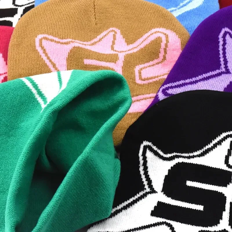 Рисунок 2 - Шерстяные вязаные облегающие шапки