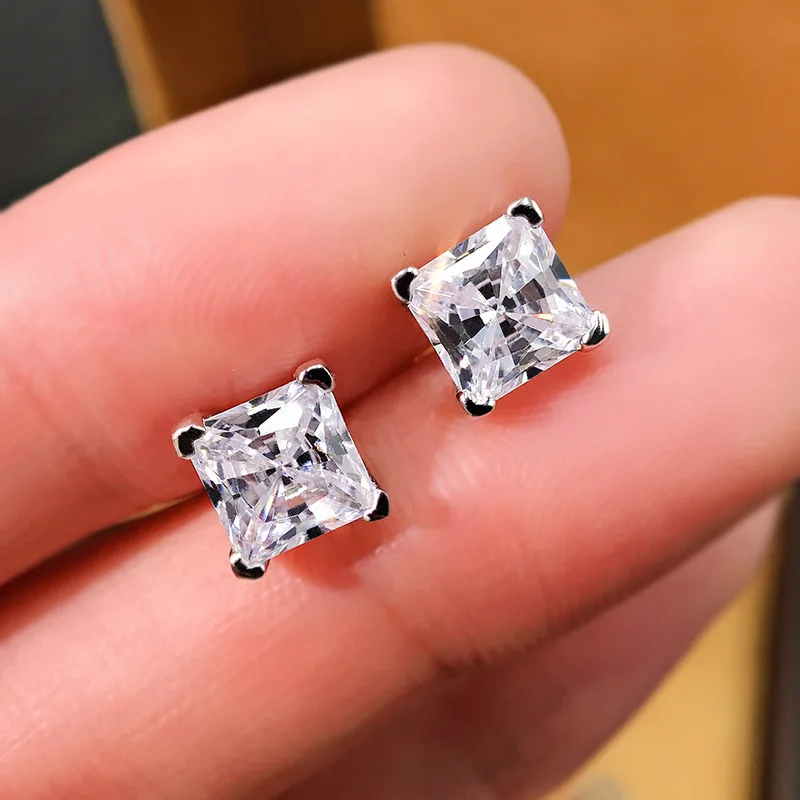 

Серьги-гвоздики из серебра 100% пробы с искусственным бриллиантом