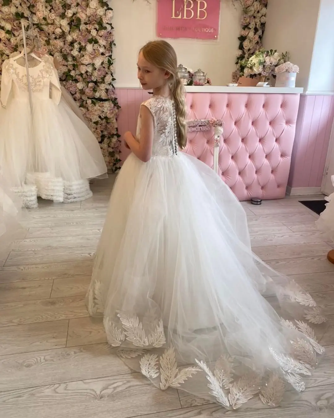 FATAPAESE 2022 Communion Party Flower Girl Dresses White A- line Gown Long Maxi Tutu Sleeveless Leafs Floral Appqulies Princess