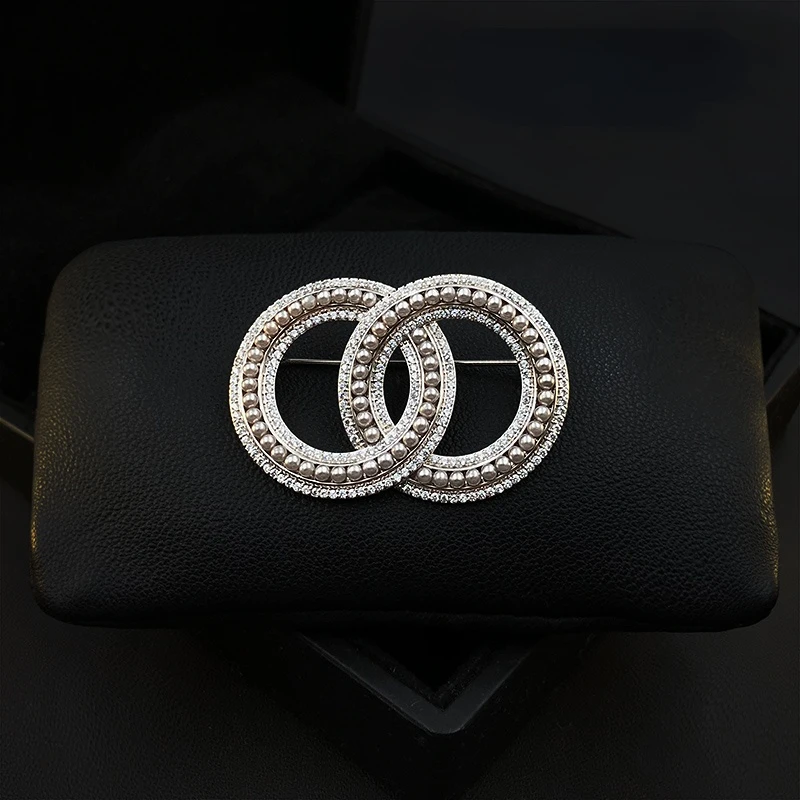 

Double Ring Buckle Ring Classic Style Brooch Exquisite Retro Simple Elegant Luxurious Pin Accessories Rhinestone Jewelry Gifts