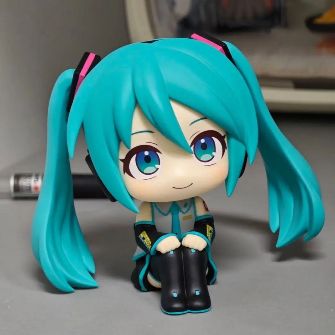 Kawaii Hatsune Miku Sitting Figure - Trendy Anime Collectible Ornament Doll Gift