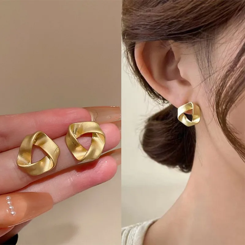 

Korean Fashion Irregular Gold Color Earrings For Women Metal Earing Jewelry 2024 Trending New Women's Stud Earrings Pendientes