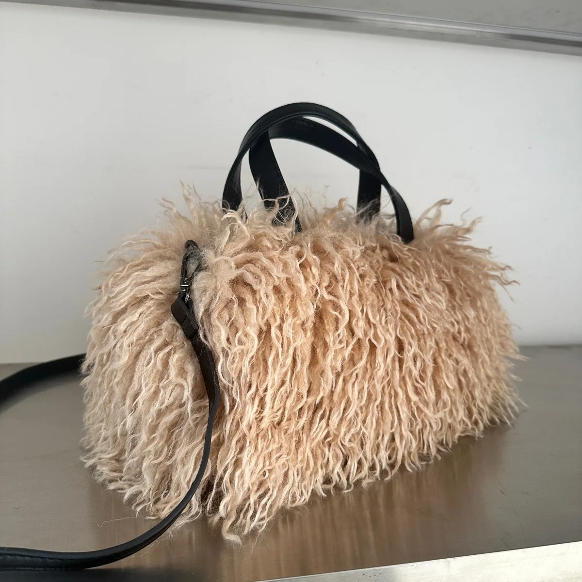 Designer Fluffy Plush Shoulder Bag Warm Faux Mongolian Fur HandBags for Women Brands Large Hobo Shopper Heart Shaped Purses