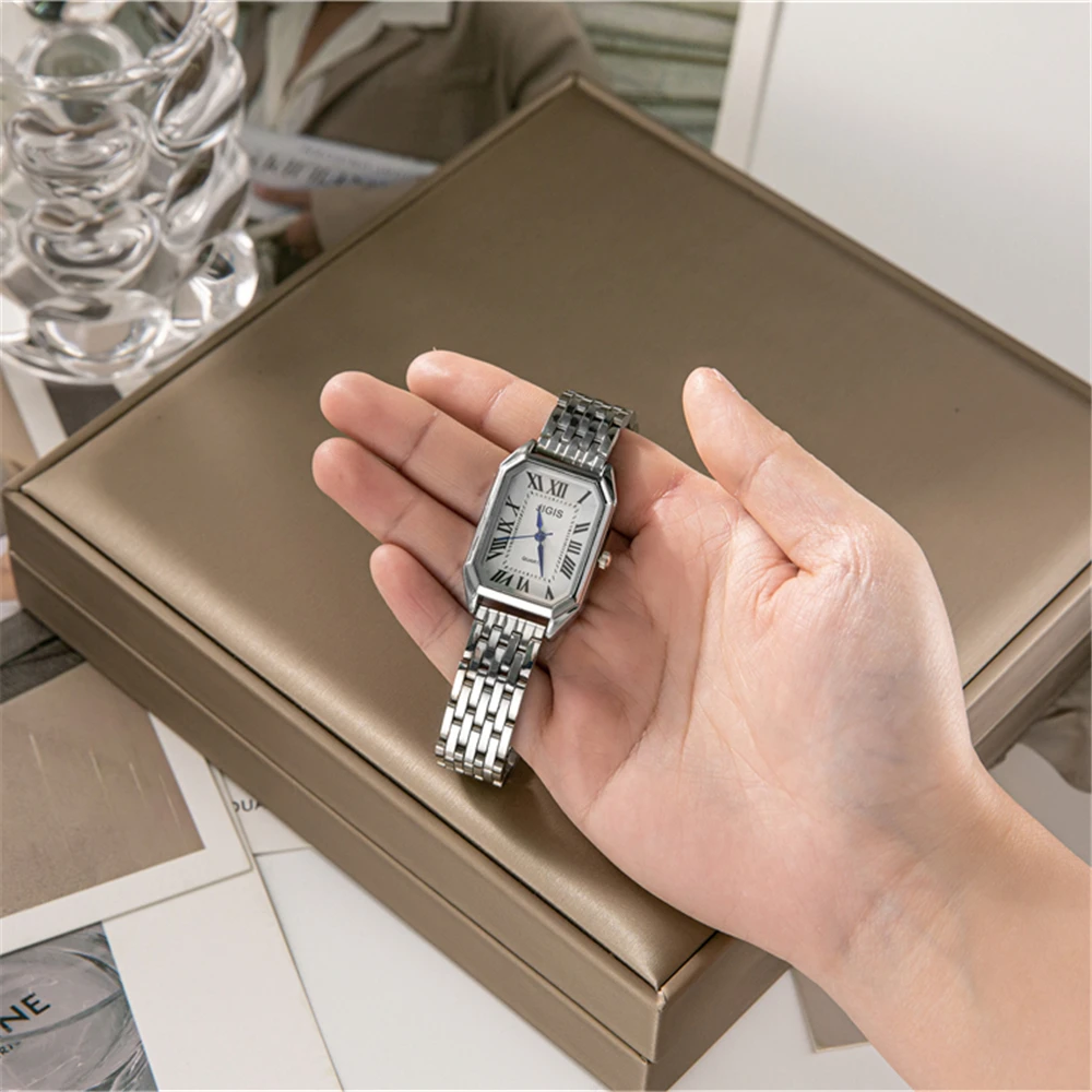 Рисунок 6 - Женские прямоугольные часы с римским дизайном