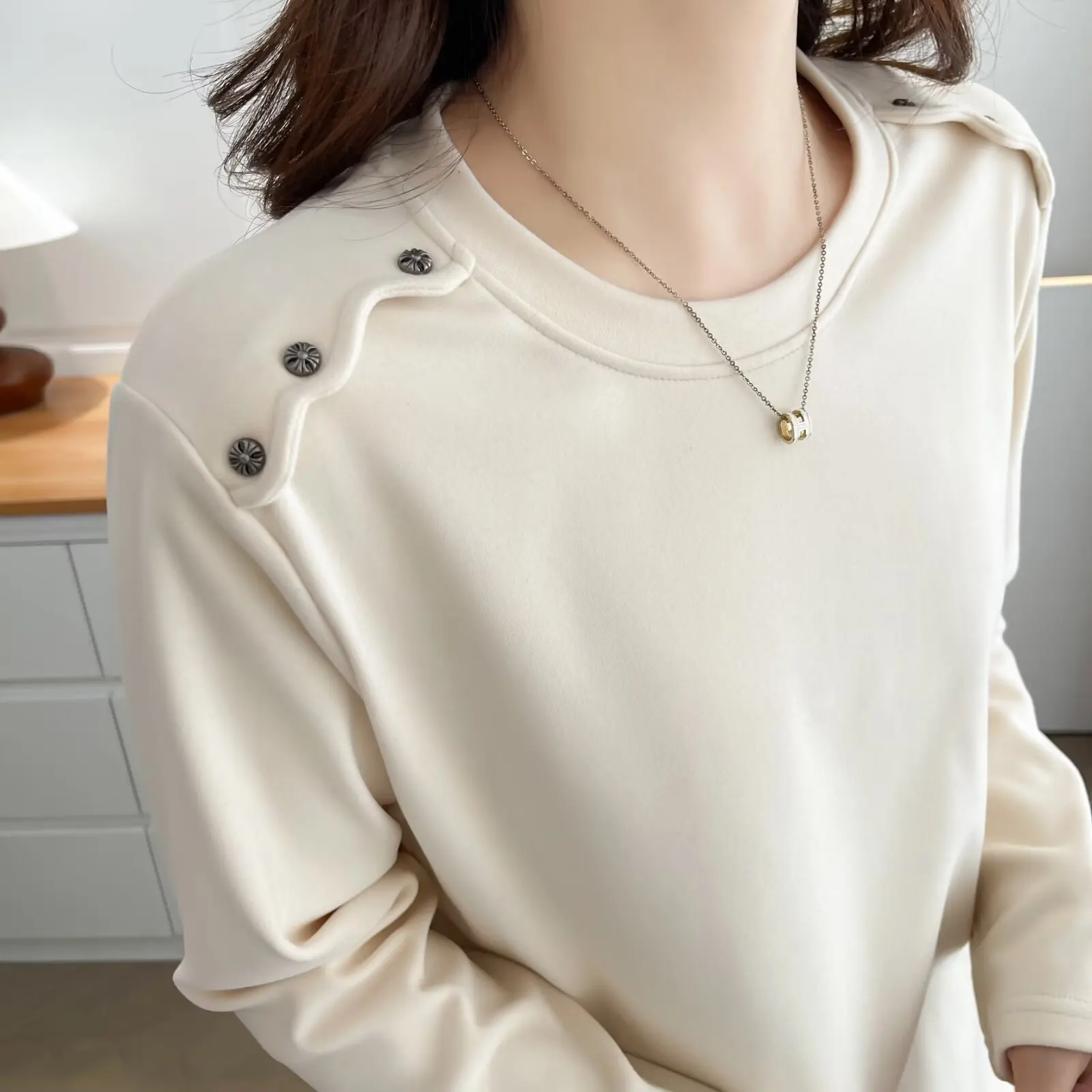 XXXXL Fashion Plus Size Women's T-Shirt Autumn And Winter Style Simple Shoulder Button O-Neck De Velvet Warm Inside Tops 8251