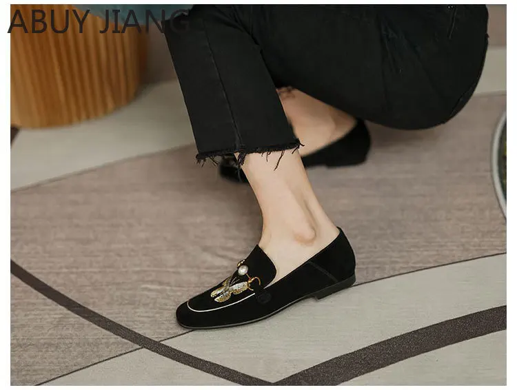 刺繍パール付き黒フラットシューズ 刺繍パール付き黒フラットシューズ