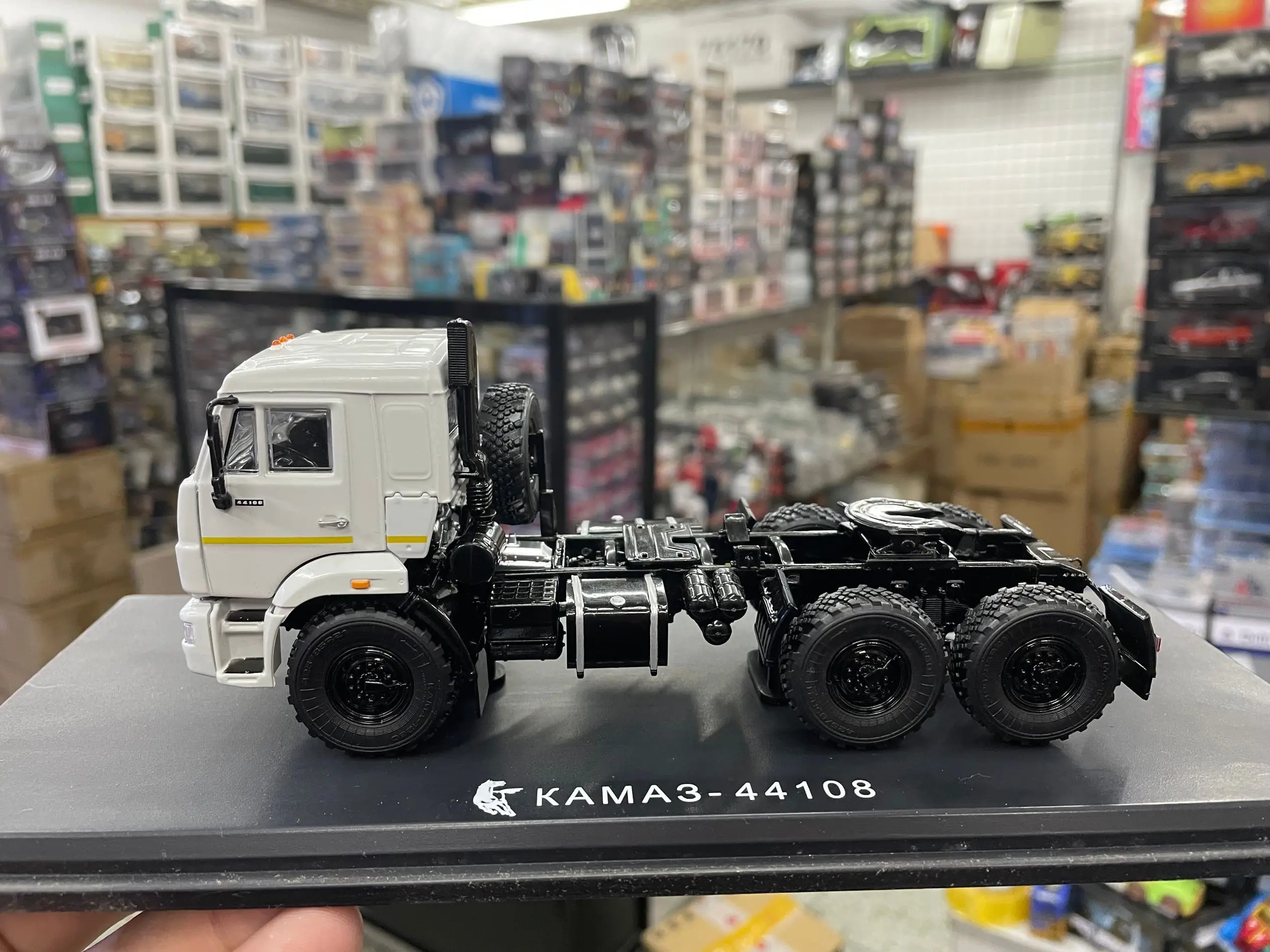 Camion Militaire Kamaz 3-4310 – Elecon 1/43 – Modèle Sable – Occasion Comme Neuf
