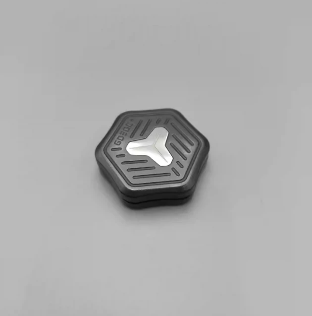 

USED EDC GD Gladiator Push Card Zirconium Alloy Material Decompression toys
