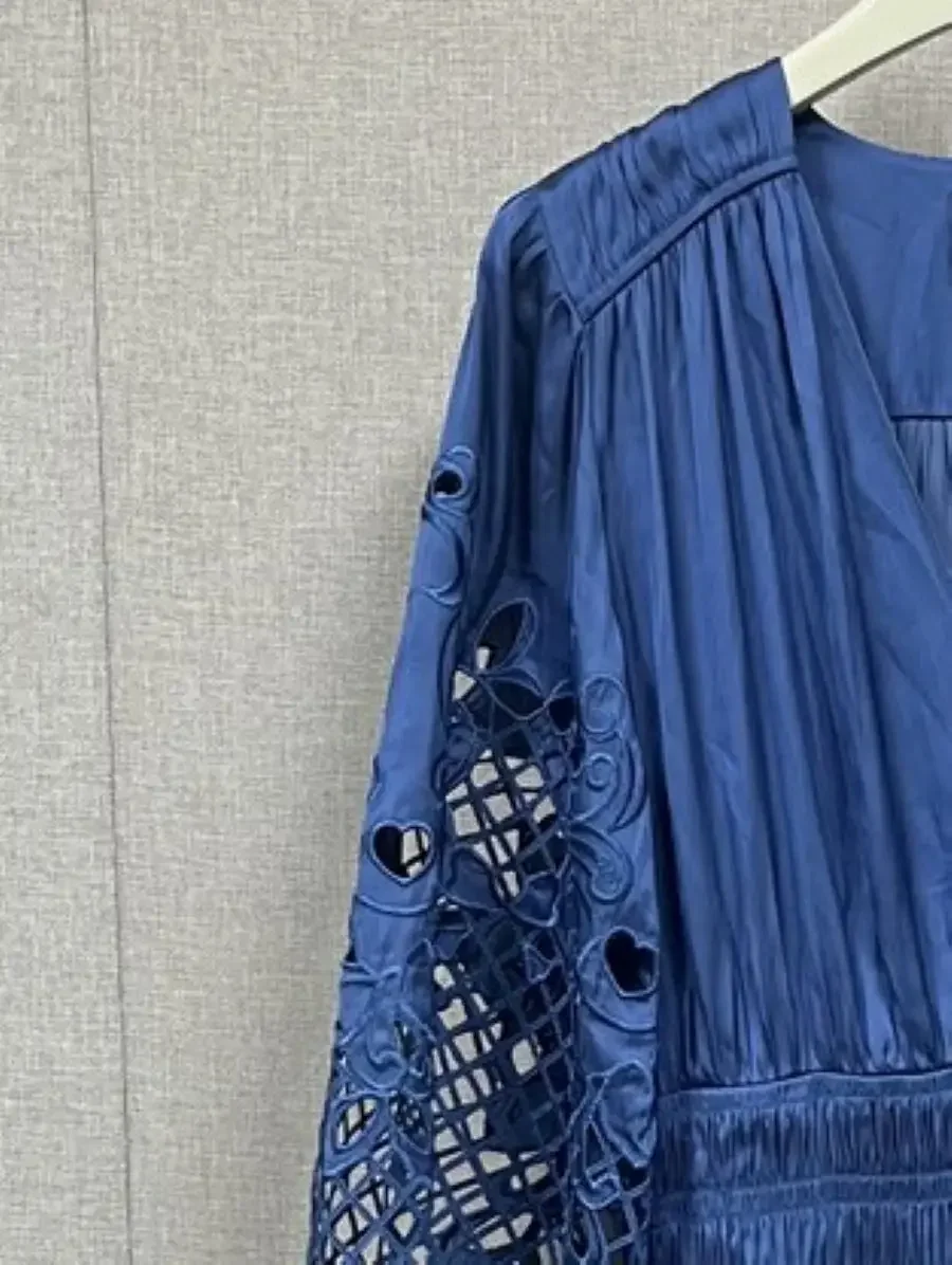 

Women's Embroidery Hollow Out Long Lantern Sleeve V-Neck Elastic Waist Ruffles Layered Pleated Holiday 2023 Autumn Mini Dress