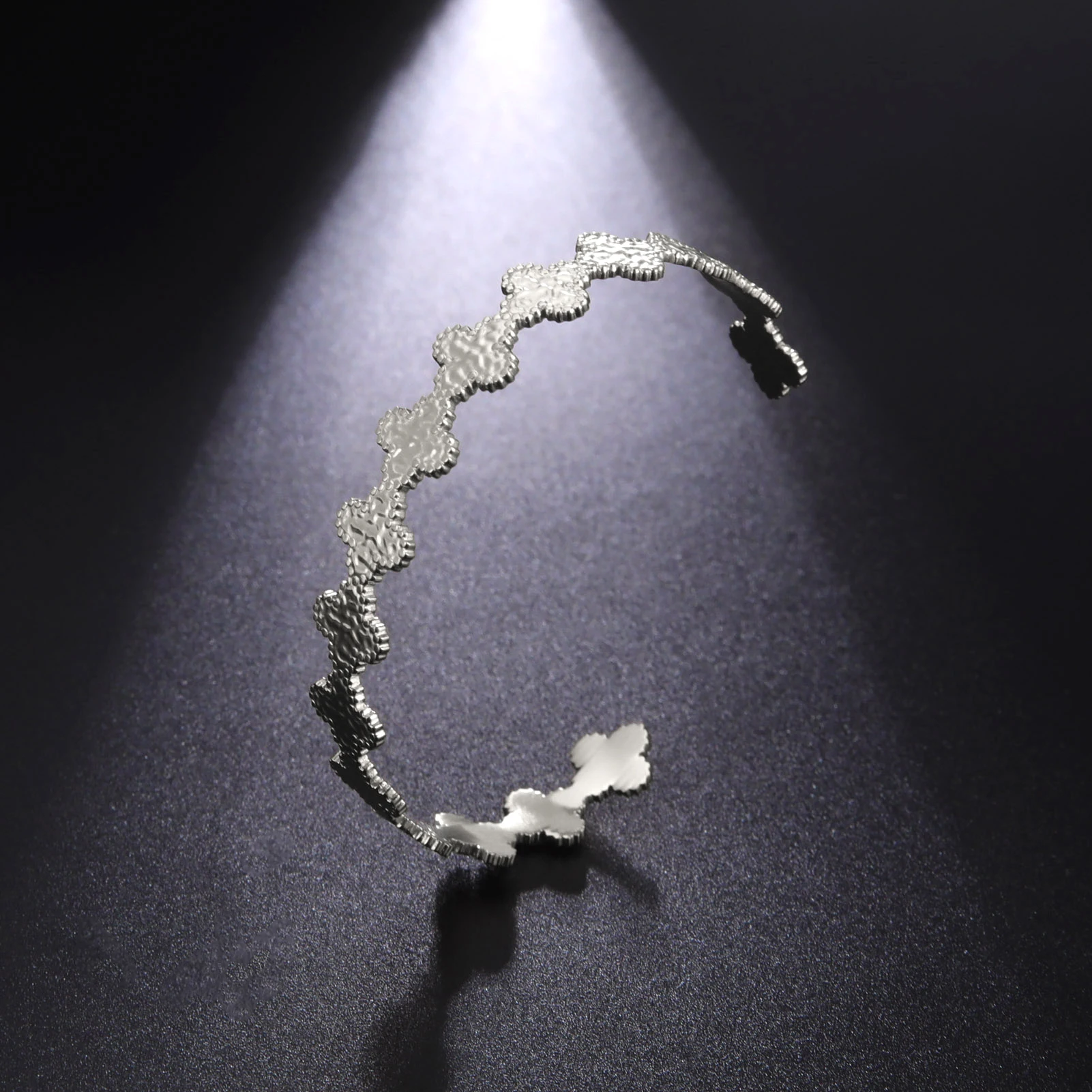 Amaxer Stainless Steel Hammered Four-Leaf Clover Bracelet For Women Girl Flower Bangles Christmas Jewelry Party Lover Gift 2