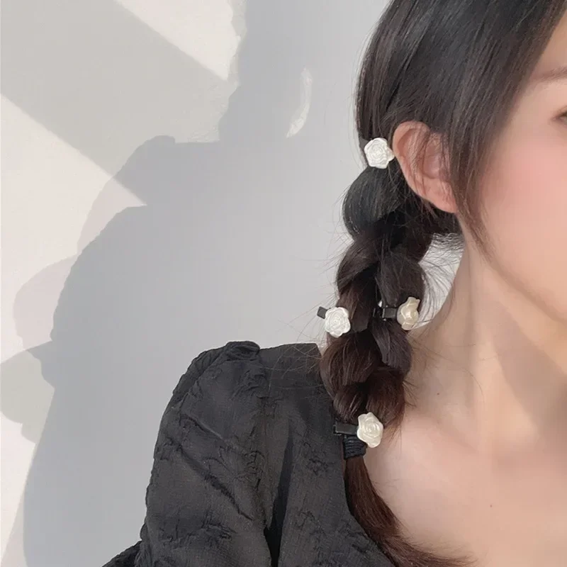 

Vintage Flower White Flower Black Duck Beak Clip Bangs Hairstyling Hairpin Sweet Hair Accessories Woman Hair Clips for Girls