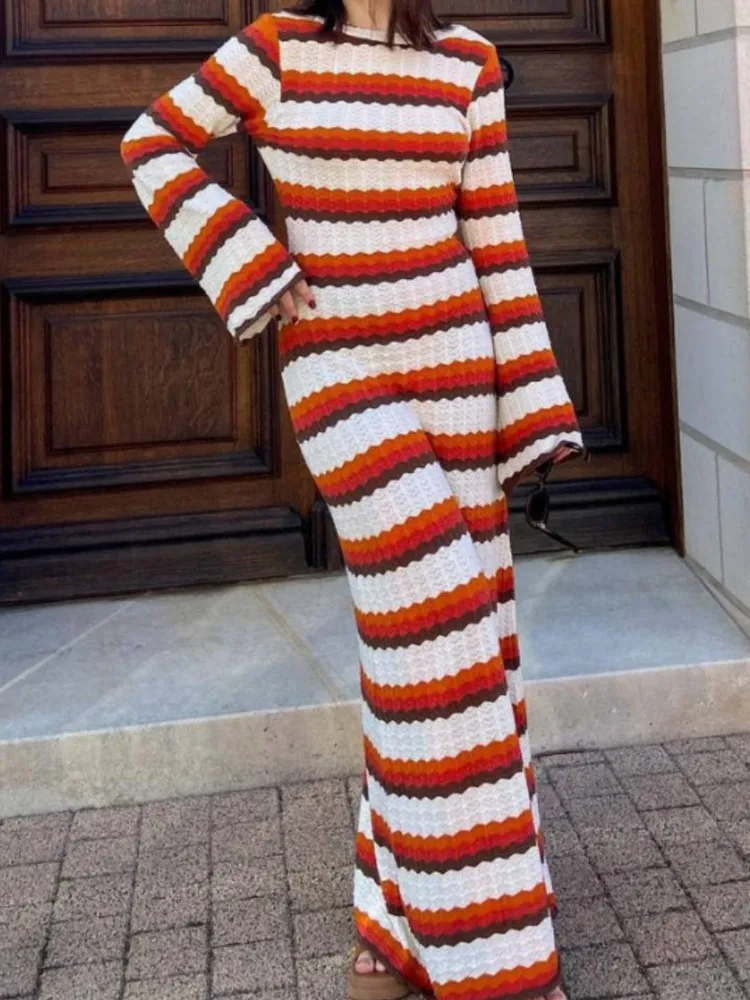 

Платье-Макси женское трикотажное в полоску, с открытой спиной и длинным рукавом