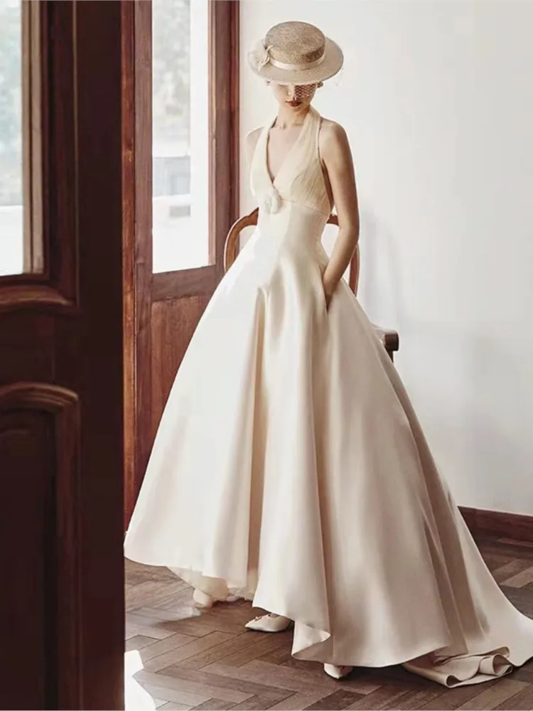 

French Hepburn Style Light Wedding Dress Satin V-neck Outdoor Yarn Retro Small Trailing Bridal Welcome