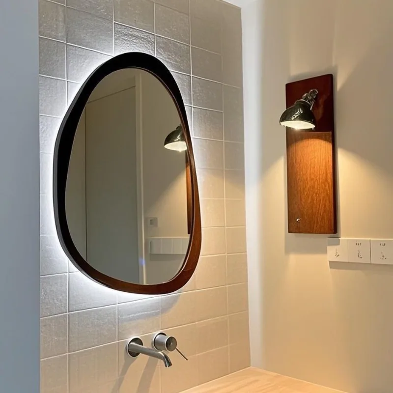 กระจกติดผนังรูปทรงไม่สมมาตร กระจกห้องน้ำอัจฉริยะ กระจกแต่งหน้าแบบกันฝ้า กระจกห้องน้ำสไตล์วินเทจ กระจกเต็มตัวพร้อมไฟ 1