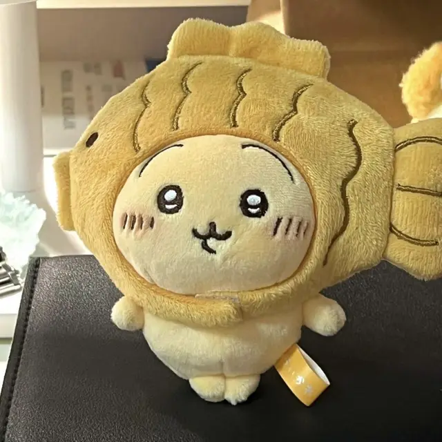 Chiikawa Snapper Headgear Plush Doll Keychain - Image 4