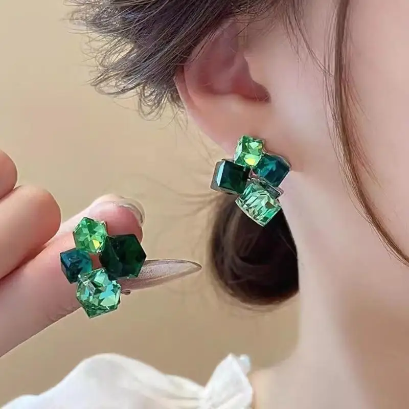 A52E Anspruchsvolle Kristallwürfel-Ohrstecker, angenehm zu tragende Ohrringe, funkelndes Hochzeitsaccessoire, Zubehör für Date – Detail 1