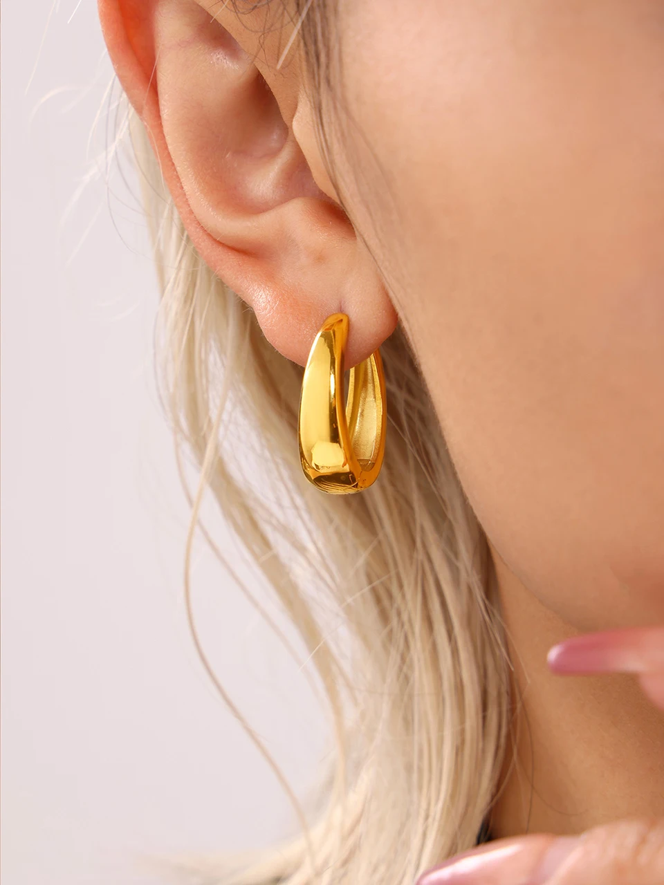 Edelstahl-Creolen für Damen, 18 Karat vergoldet, mit mehreren silberfarbenen Kettenquasten, Damen-Schnallen-Creolen, weiblicher Ohrring – Detail 20