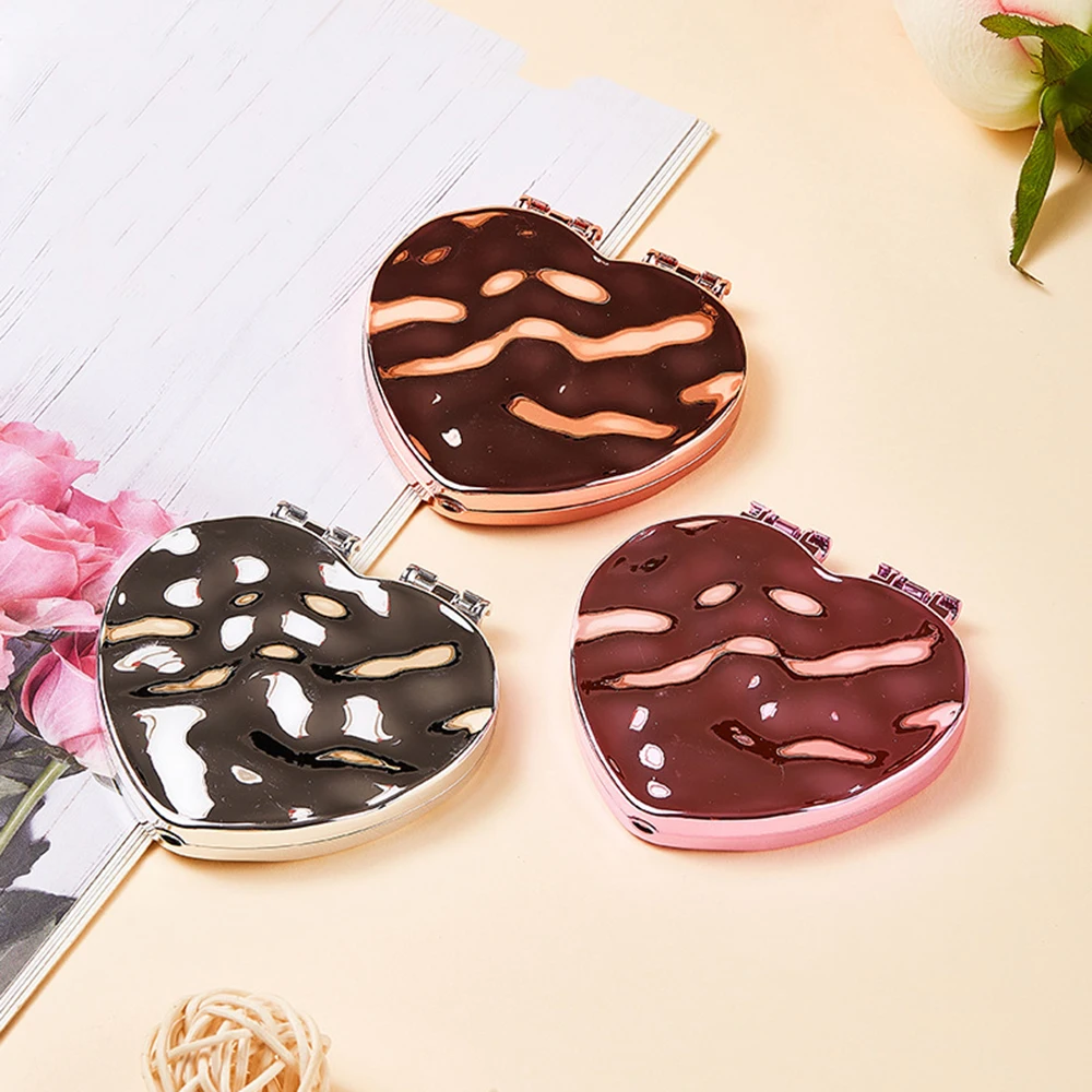 미니 하트 모양 접이식 메이크업 거울 미니 포켓 휴대용 여행용 거울 자석 잠금장치 양면 화장 거울