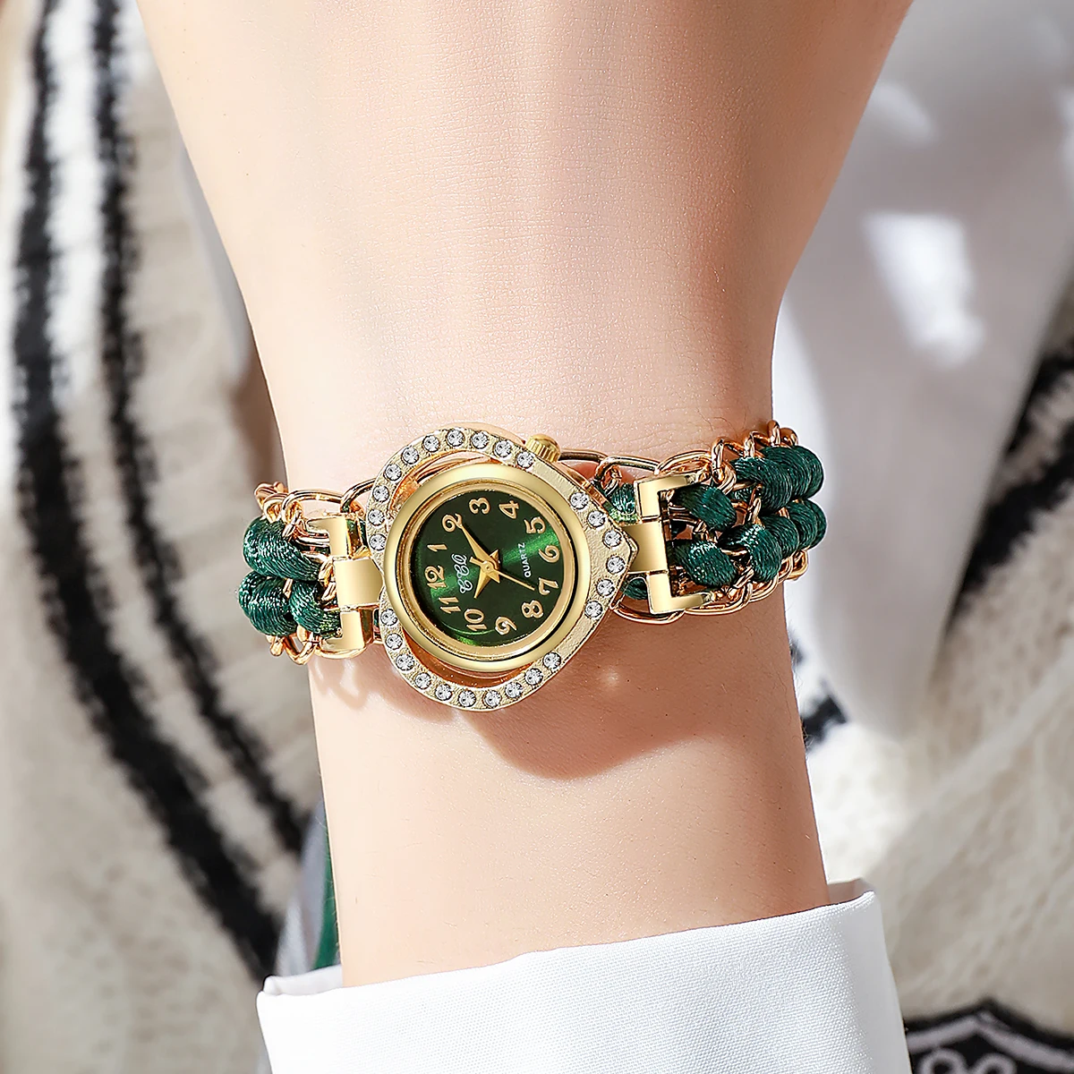 Luxus Strass Frauen Uhren Mode Herz Zifferblatt Woven Strap Damen Quarz Armbanduhr Reloj Mujer (Ohne Box) – Detail 2