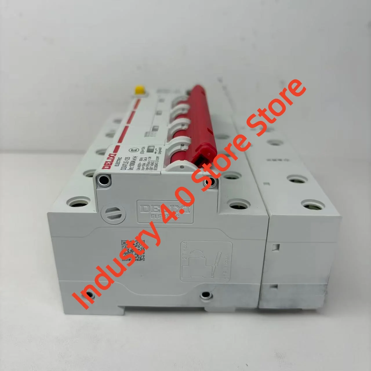 DZ47LE-125 4P 100A 새로운 DZ47LE-125 4P 80A 회로 차단기 박스 내