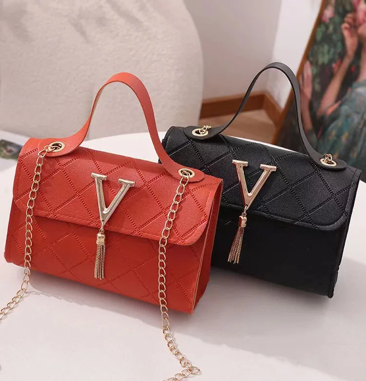 Women's Diamond-shaped Grid Embroidery Thread Chain Shoulder Bag