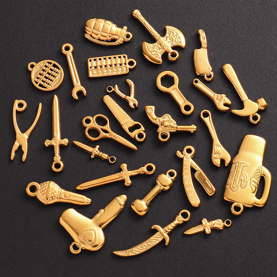 5 Stück verschiedene Werkzeuganhänger, Schwert, Schraubenschlüssel, Schere, goldfarben, Edelstahl-Anhänger für Schmuckherstellung, DIY-Taschen-Schlüsselanhänger
