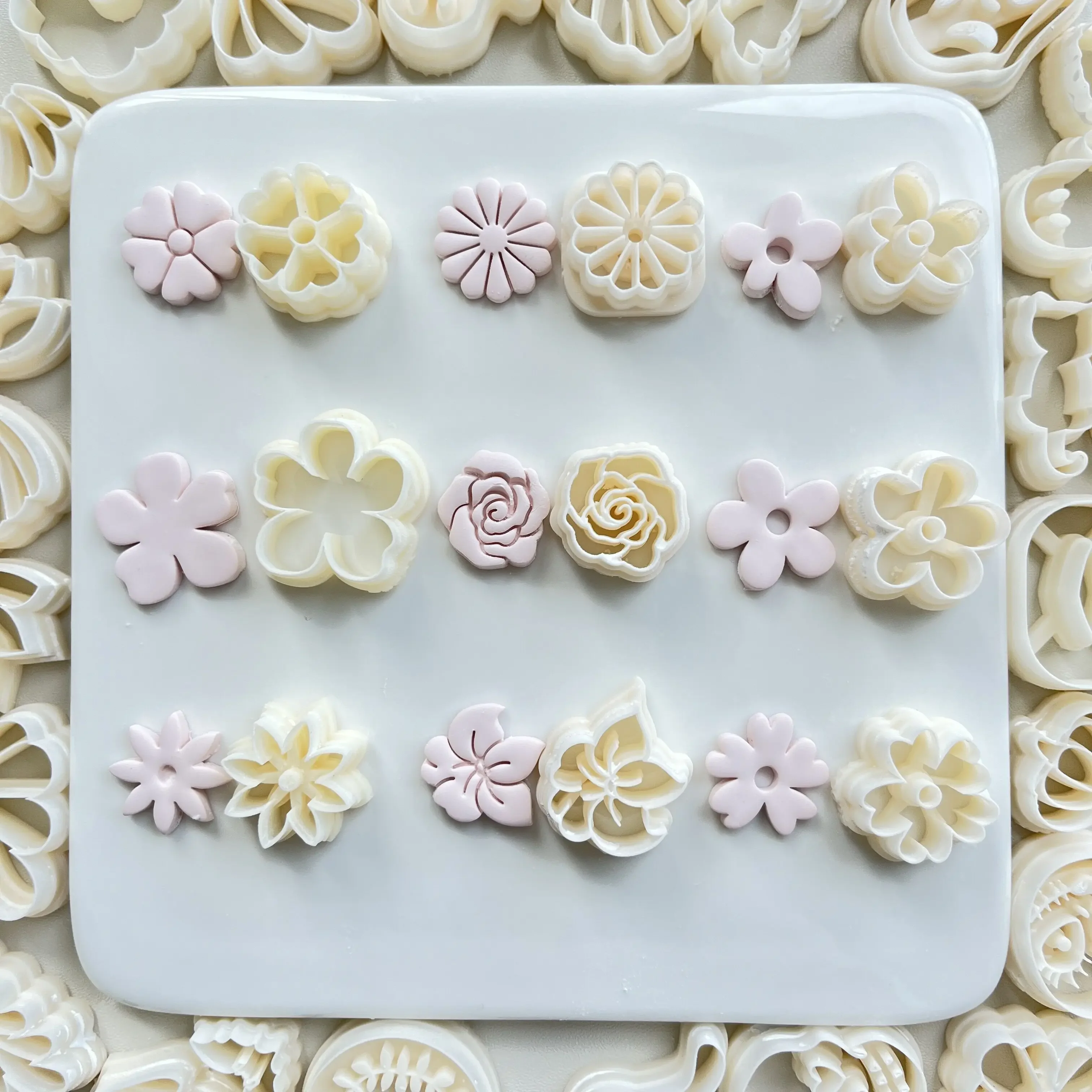 

Flower Soft Pottery Earrings Polymer Clay Cutter Hollow Geometric Pattern Mold DIY Ceramic Earrings Jewelry Pendants Clay Tools
