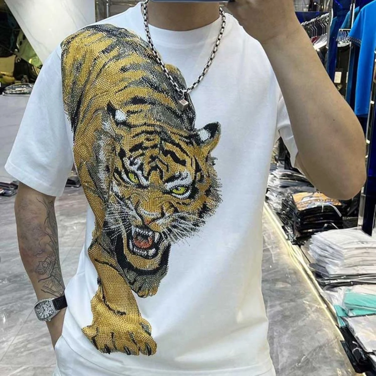 

Quality 2024 Summer Rhinestone Tiger Print T Shirt New Trendy Brand Hot Drills Short Sleeved Men Tee Shirt Homme Club Outfits