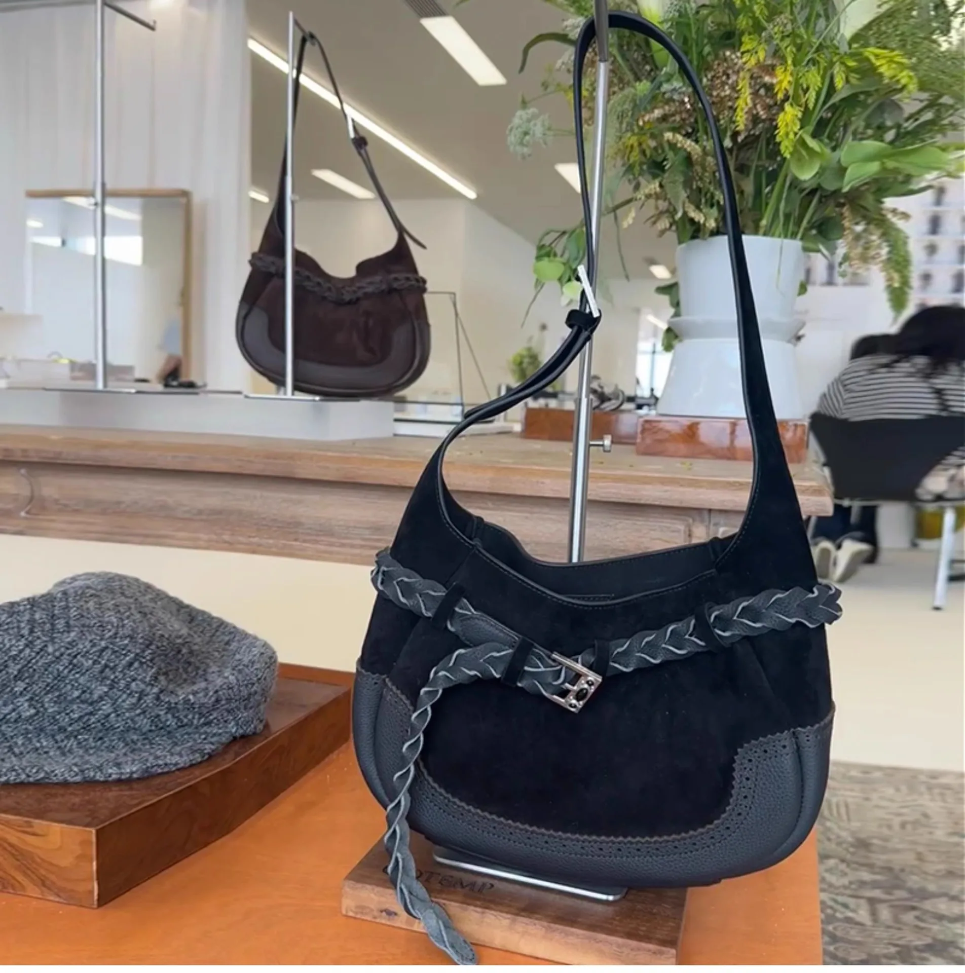 Retro design frosted women bag versatile pleated drawstring small square bag 2025 new high-quality handbag shoulder bag