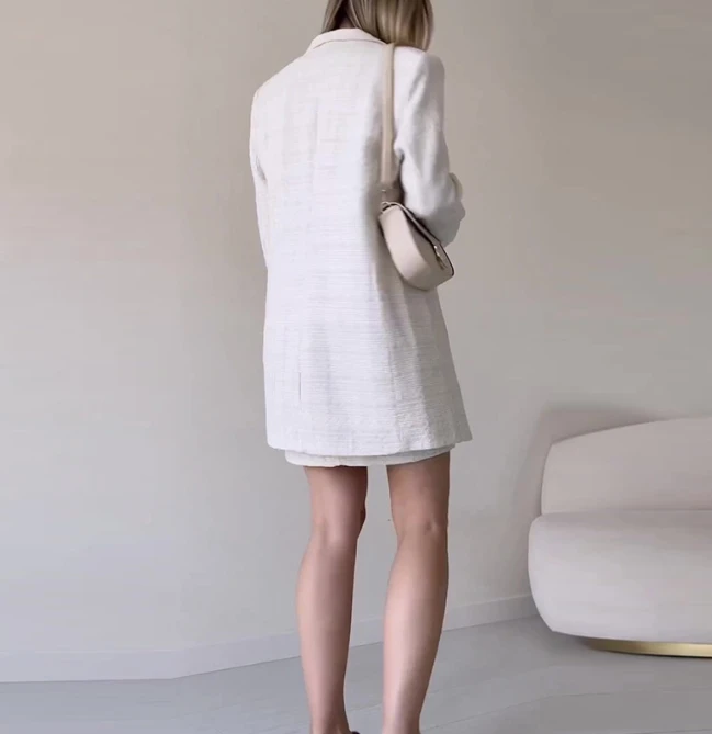 Рисунок 3 - Женский Повседневный костюм с юбкой