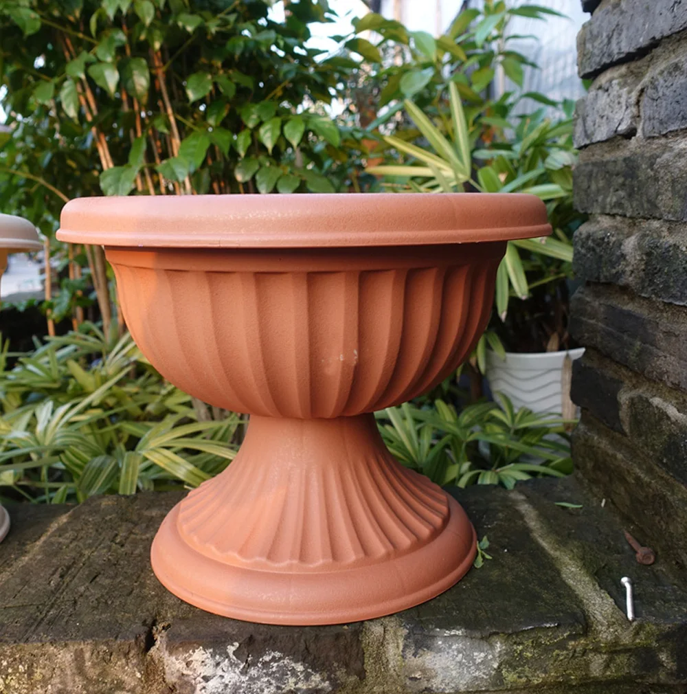 

Plastic Stripe European Trophy Decorative Urn Flower Pot for Plants