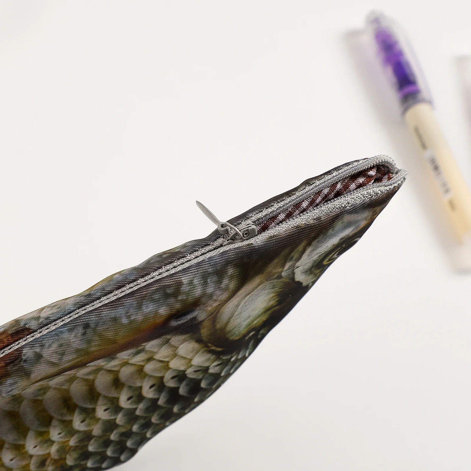 JIANWU 크리 에이 티브 시뮬레이션 소금에 절인 생선 연필 케이스 대용량 연필 파우치 가방 재미 있은 학교 연필 케이스 편지지 용품