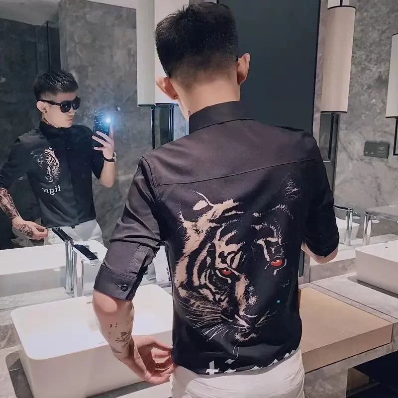 thumbnail image 1 of Camisa de hombre con estampado Camisas estampadas para hombre Gráfico Blanco Media manga Estilo coreano Botones Diseñador Xxl Nuevo en Aesthetic SI, 1 of 4