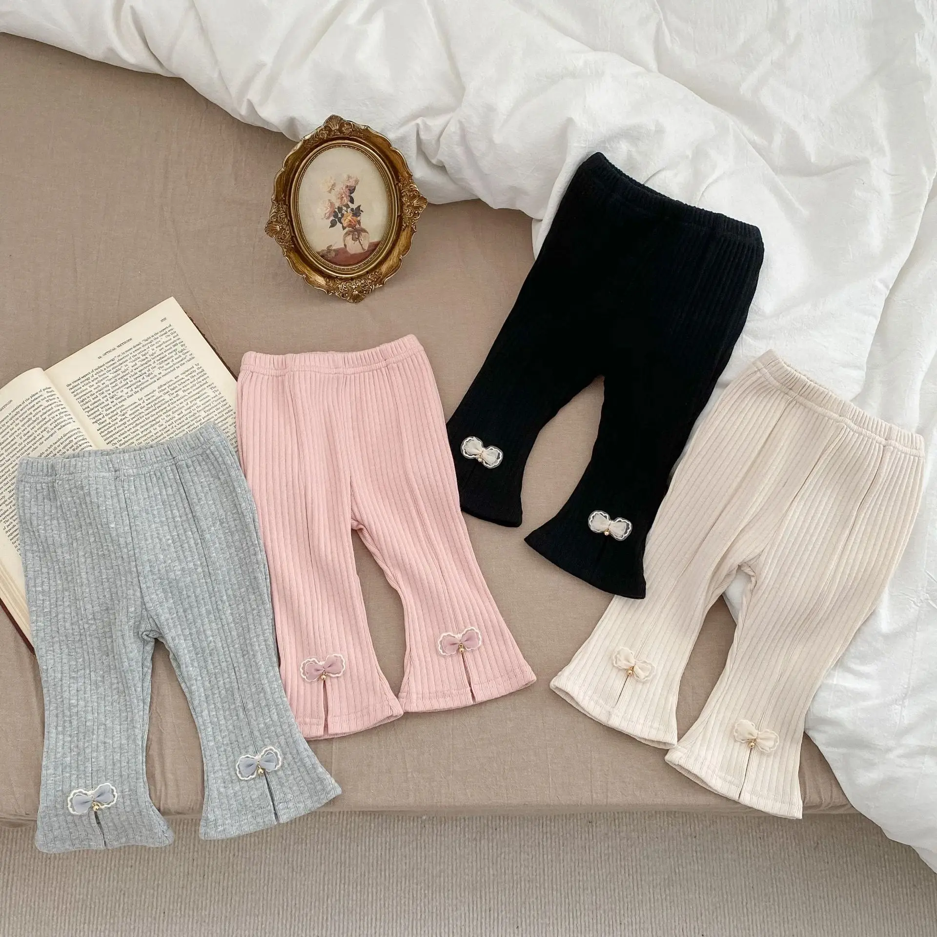 

2023 Baby Girls Bow Flared Pants Solid Color Stretch Trousers High Waist Toddler Boot Cut Pant Summer Autumn Kids Leggings