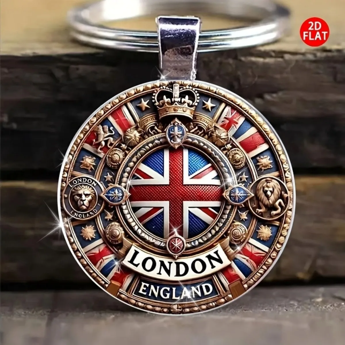 Vintage London Keychain: Round glass pendant with Union Jack, crown & star motifs. A stylish, patriotic gift.