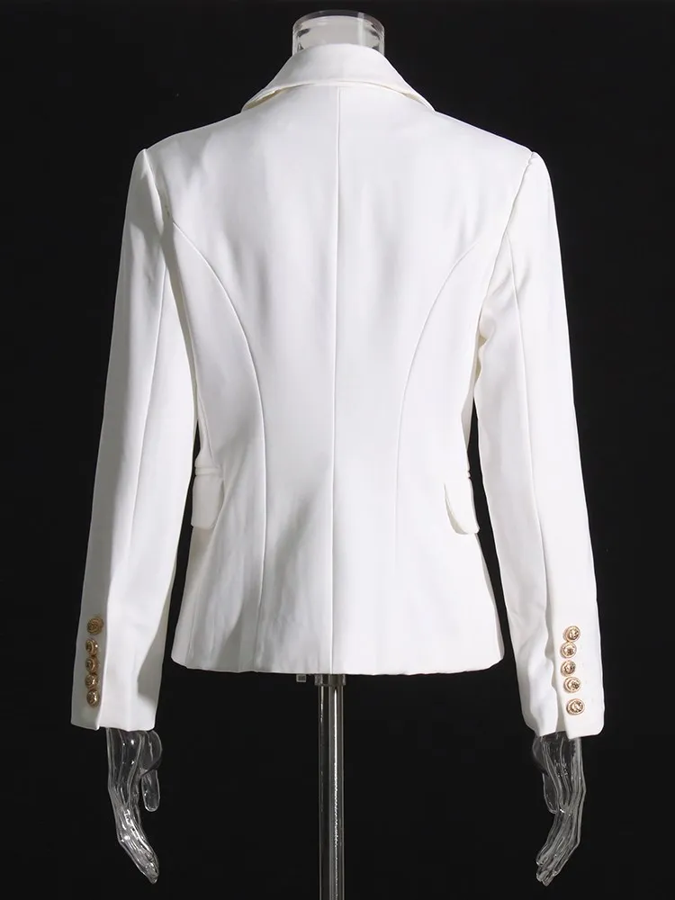 Рисунок 2 - Женский блейзер со стразами и отложным воротником