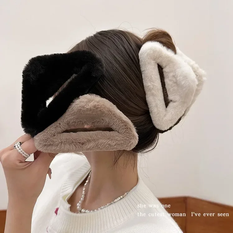 Plush Triangle Hair Clip for Women Hair Clasp Clip for Early Autumn New Shark Clip Simple HairClip Headwear