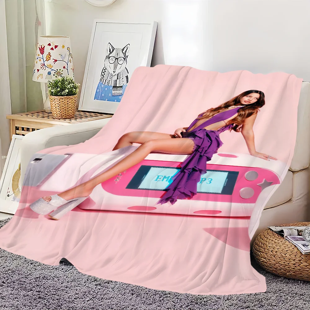 Singer E-Emilia Mernes Mp3 Music Blanket Skin friendly comfort warm soft plush blanket suitable sofa living room office bedroom 3