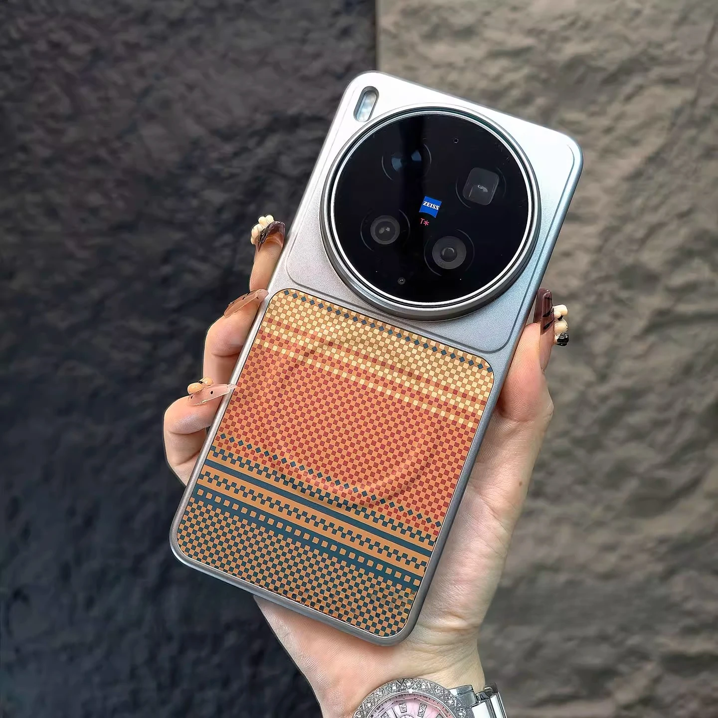 Enhanced Silver Magnetic Protective Case with Carbon Fiber Texture and Anti-Fall Protection