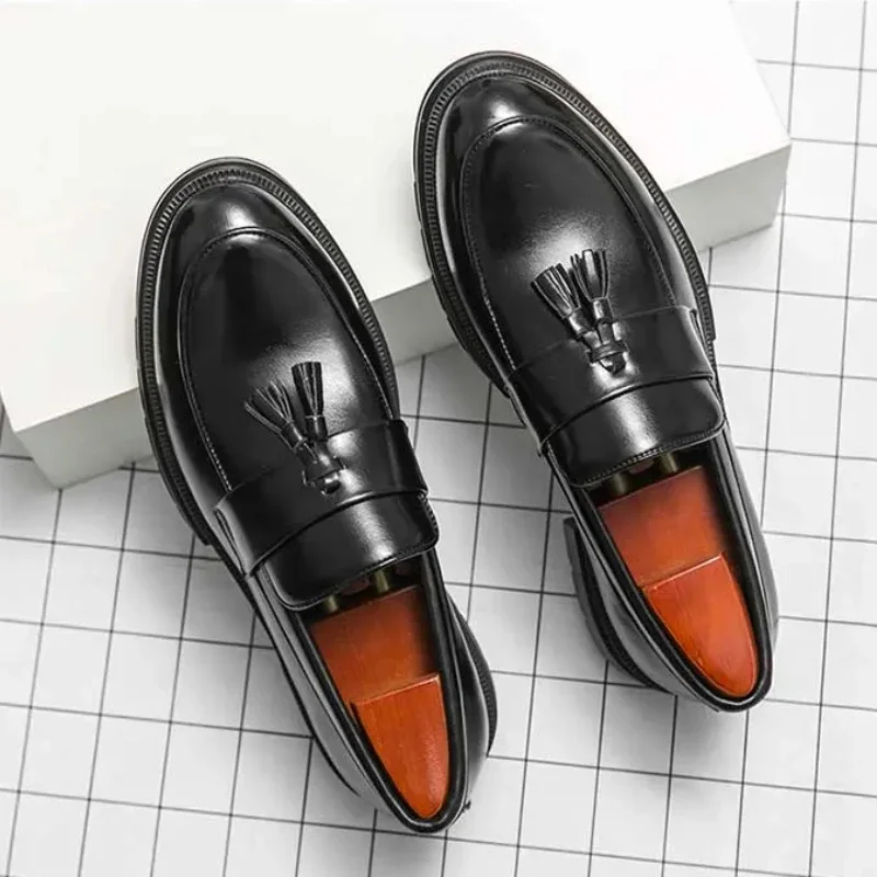 Loafers Men PU Tassel Decoration Low Heel Solid Color Business Dress Shoes Comfortable Fashion Classic Men Single Shoes